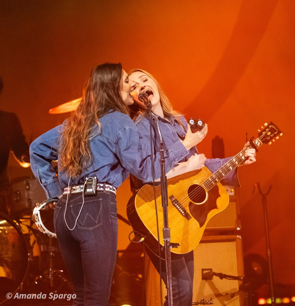 Aly & AJ Deliver a Nostalgic, Heartfelt Night of Pop&nbsp;Connection