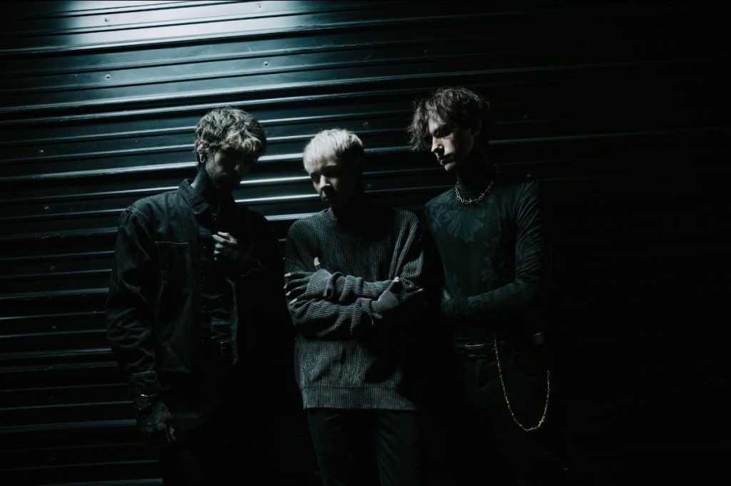 Glasswaves Announce New Album while (True) and Share New Single “SCARed”
